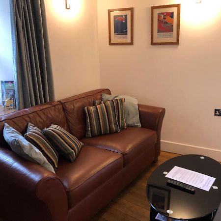 Number 19, Cardigan Apartment Bagian luar foto