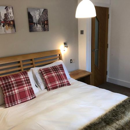 Number 19, Cardigan Apartment Bagian luar foto