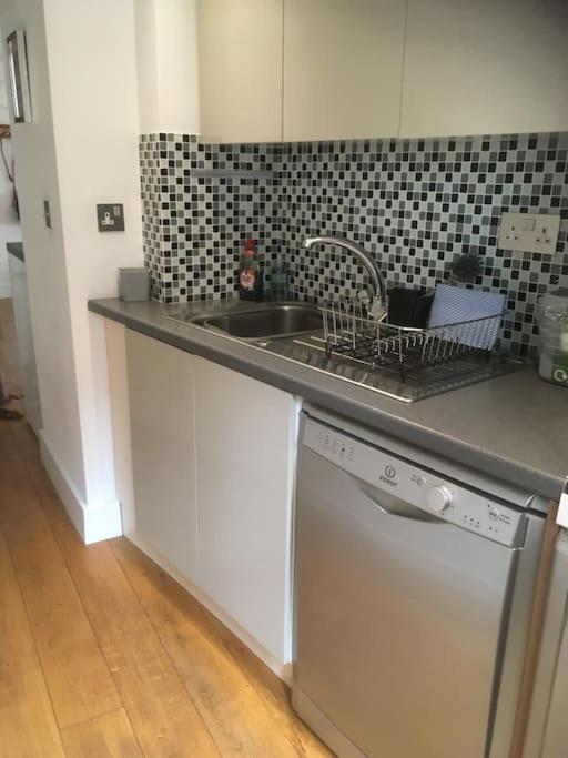 Number 19, Cardigan Apartment Bagian luar foto